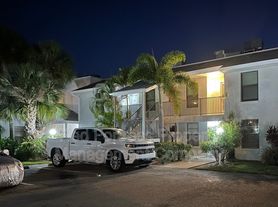 7113 Quail Run Ct W, Fort Myers, FL