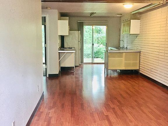 3rd image of 8 S Hill Ave Unit H3