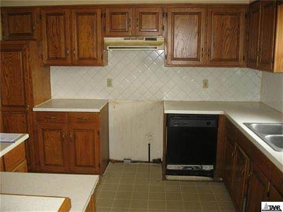 2nd image of 1712 Miami St
