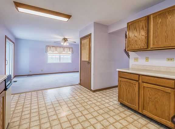 5th image of 30W041 Kensington Dr