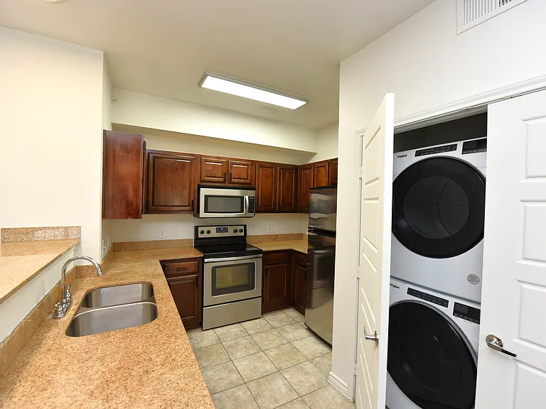 Legend V Apartments — Photo 14