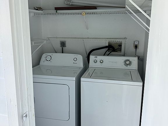 4th image of 905 NE 199th St APT 204