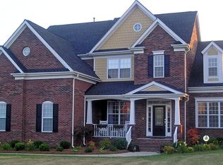 107 Castlestone Ln, Matthews, NC 28104