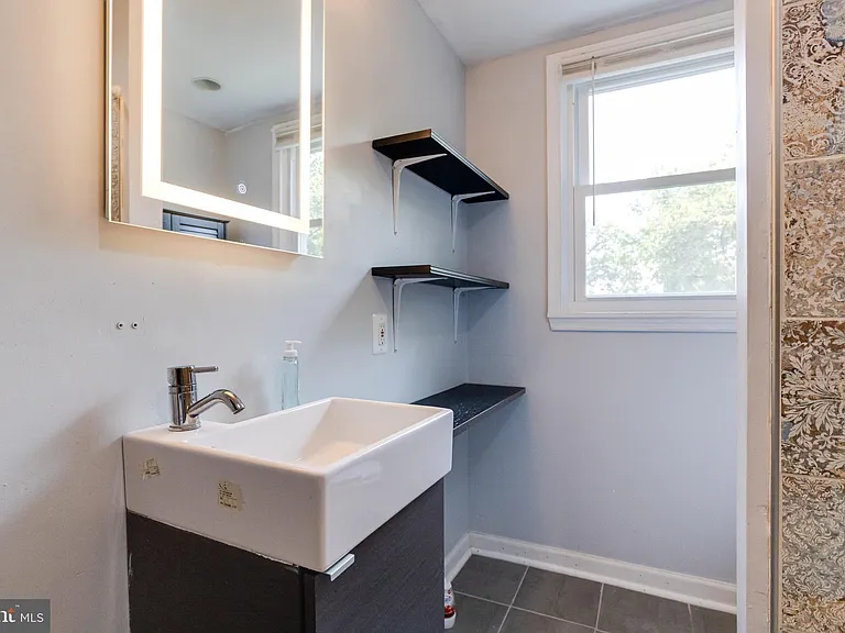905 Regester Ave — Photo 28