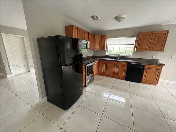 3rd image of 6820 SW 7th Ct