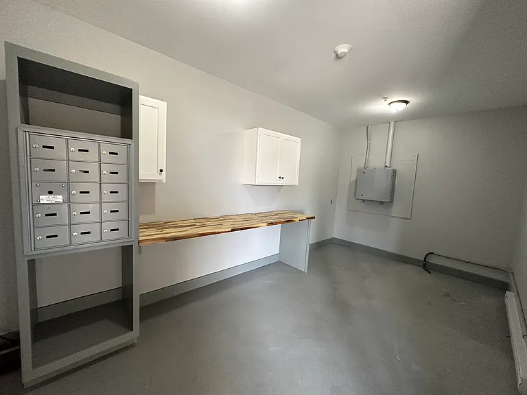 MAIL/AMAZON ROOM