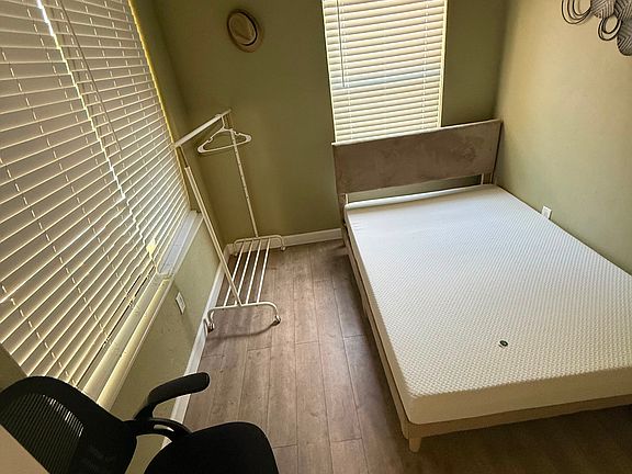 2nd image of 335 NE 35th St #335