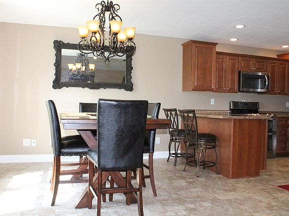 3rd image of 208 Royalwood Dr
