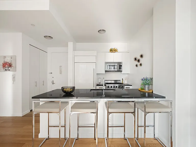 4630 Center Blvd #406 — Photo 5