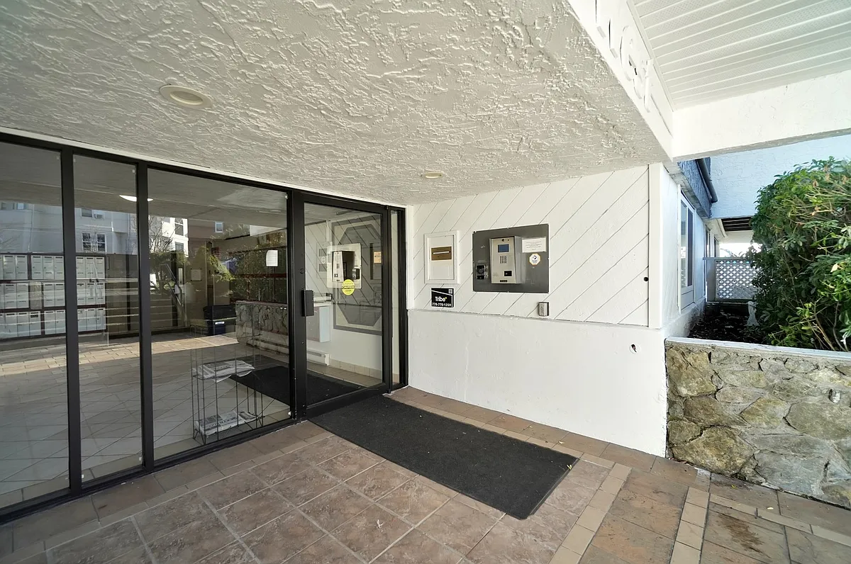 55 Bay St — Photo 3