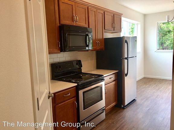 3rd image of 105 NE 77th St