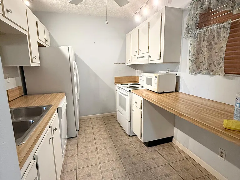 930 SW 9th Street Cir #205 — Photo 4