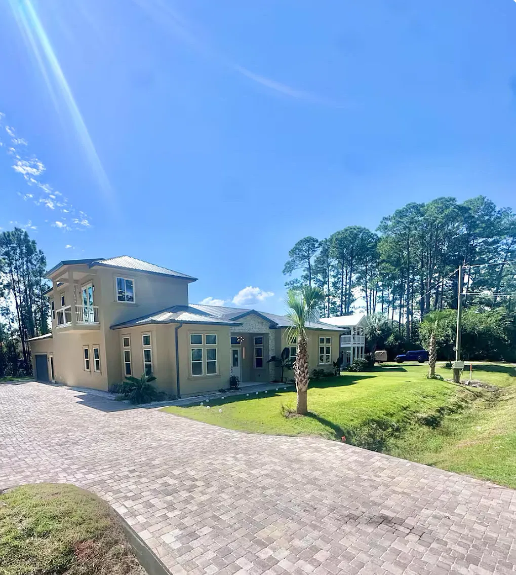 649 Shore Dr — Photo 1