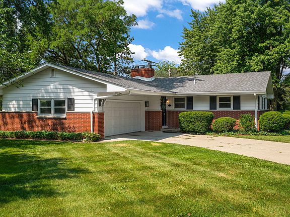 4th image of 419 Hemlock Ln