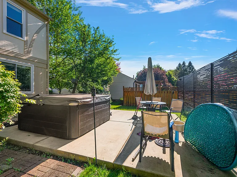 44831 Huntington Dr — Photo 4
