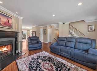 52 Metro Vista Dr, Hawthorne, NJ 07506