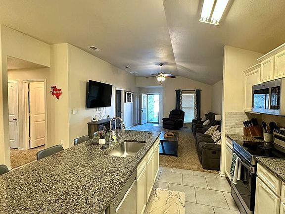 5th image of 10411 Valencia Ave