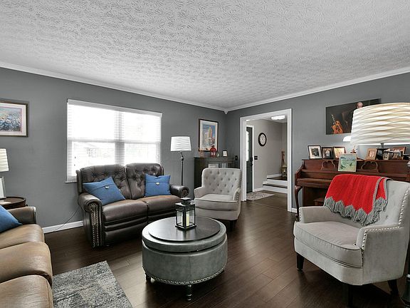 4th image of 11681 Village Way NW