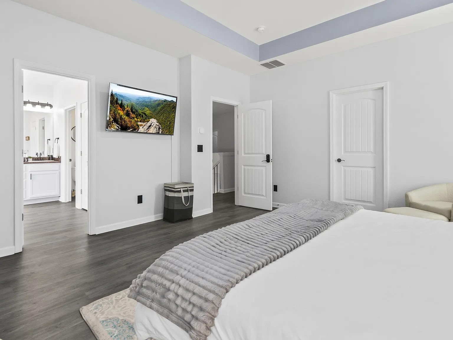 4 bed, 4.0 bath, 3468 sqft, $1,637 — Photo 2