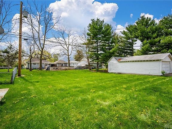 3rd image of 218 W Dayton Dr
