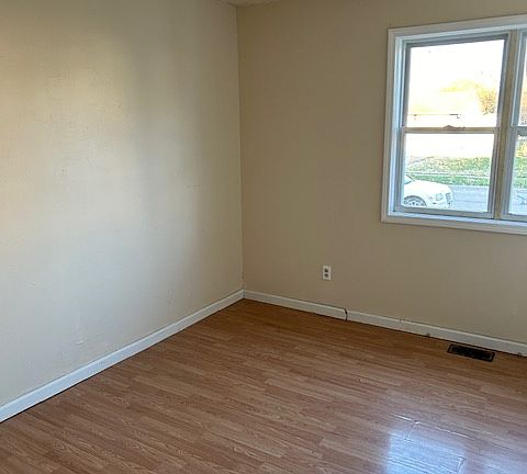 3rd image of 15612 91st Ave