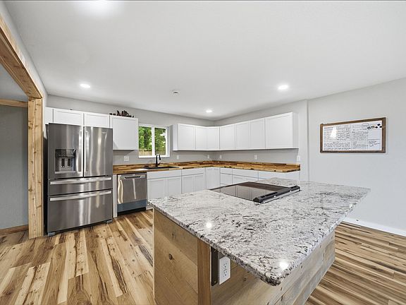 5th image of 1206 Henry St