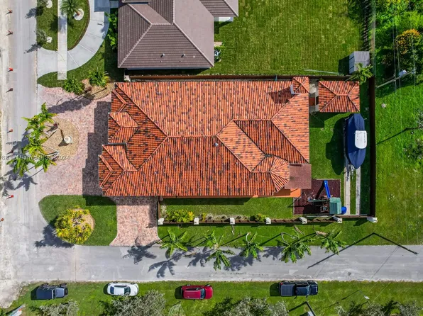 9890 SW 213th St, Cutler Bay, FL 33189