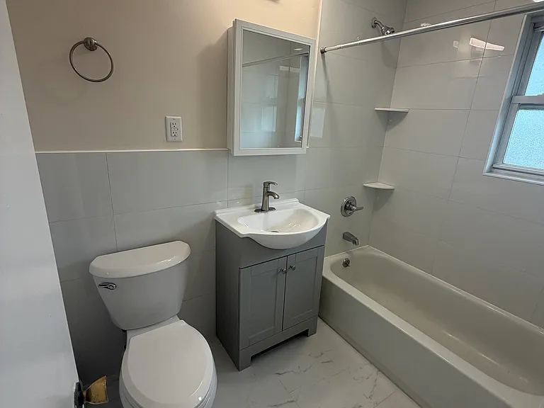 325 Grantwood Blvd #6B — Photo 4