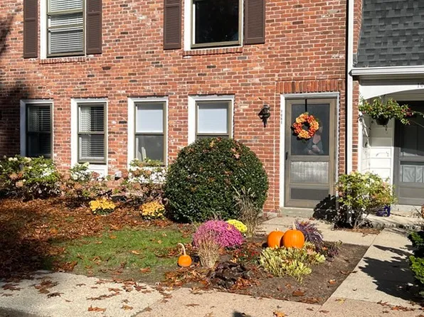 1081 Dickinson St, Springfield, MA 01108