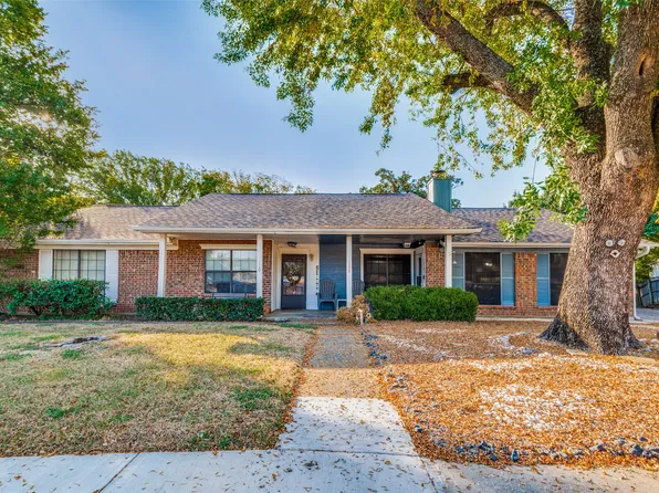 108 E Denton Dr, Euless, TX 76039