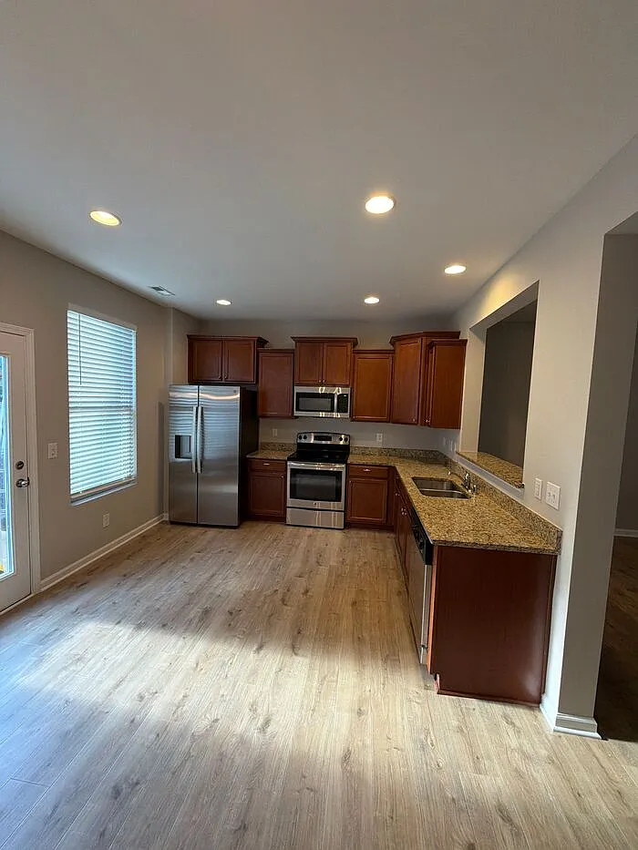3 bed, 2.5 bath, 1398 sqft, $1,625 — Photo 4