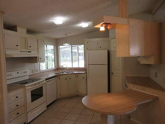 5th image of 26 Niagara Falls Cir