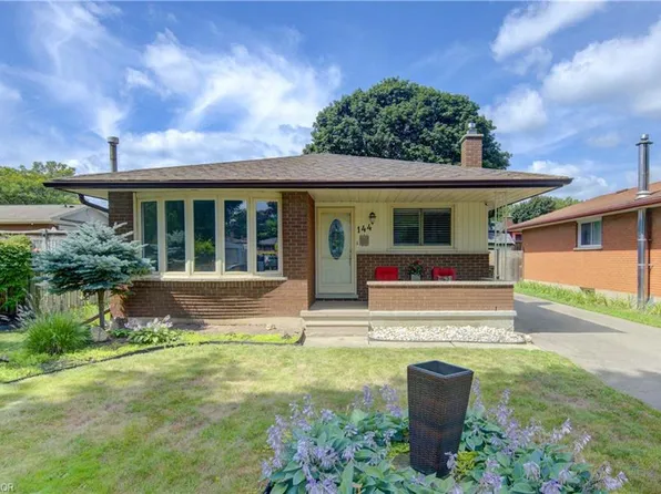 144 Holborn Dr, Kitchener, ON N2A 2E5