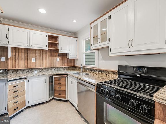 5th image of 3003 Findley Rd