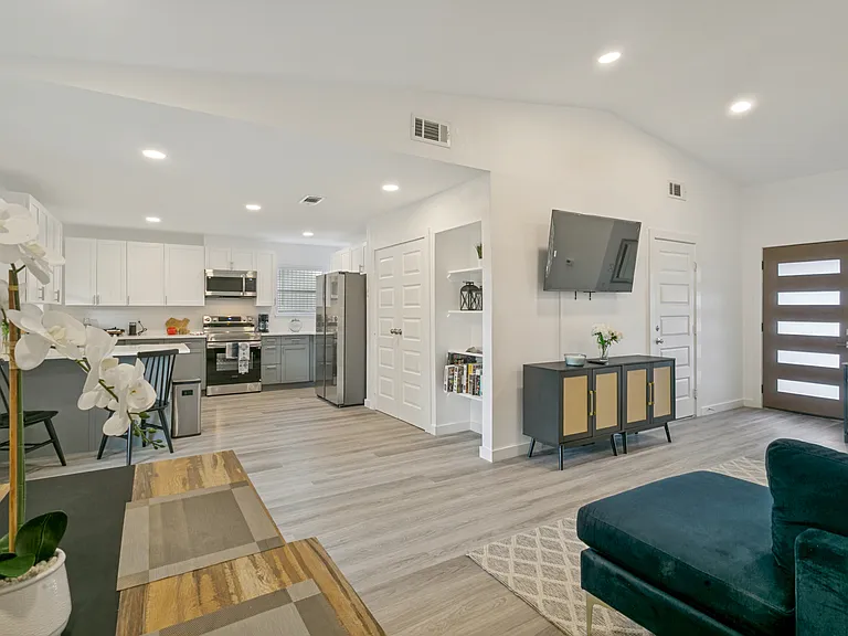 1273 Palisades Dr — Photo 4