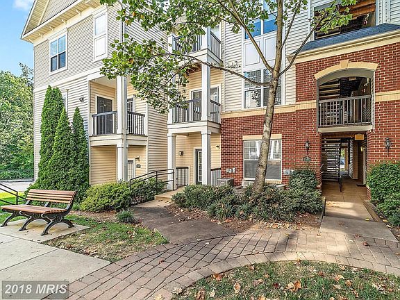 2 story garage condo w/front main entry.