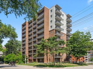 15 Elizabeth St N #805, Mississauga, ON L5G2Z3