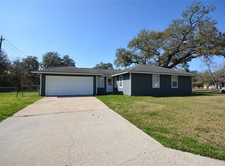 126 Jonquil St, Lake Jackson, TX 77566