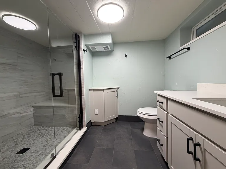 370 King St #B — Photo 5