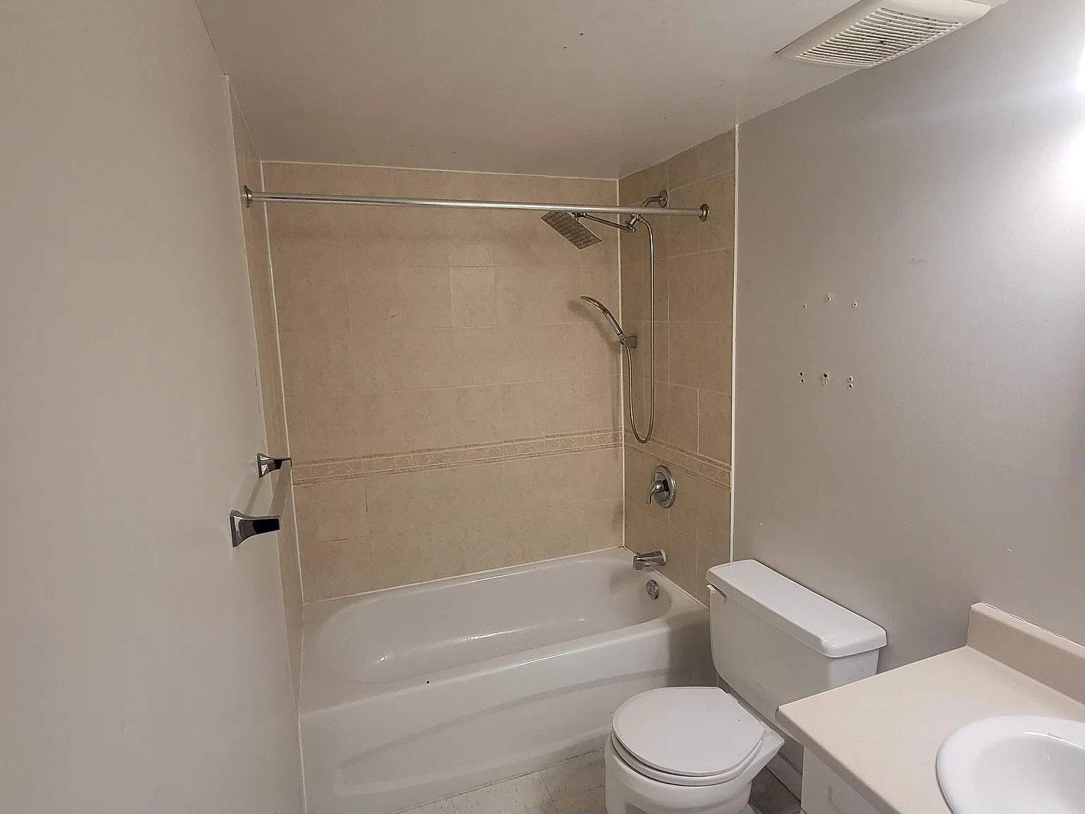 model - 805 Marlborough — Photo 2