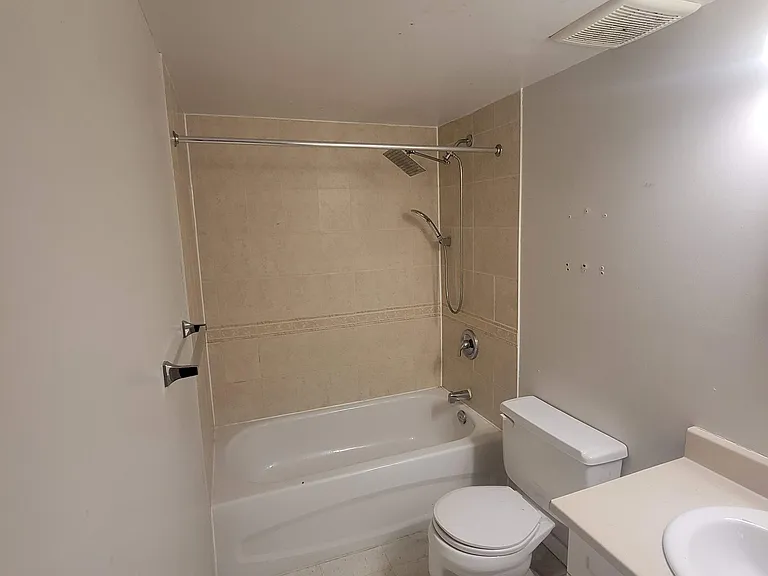 805 Marlborough St N — Photo 1