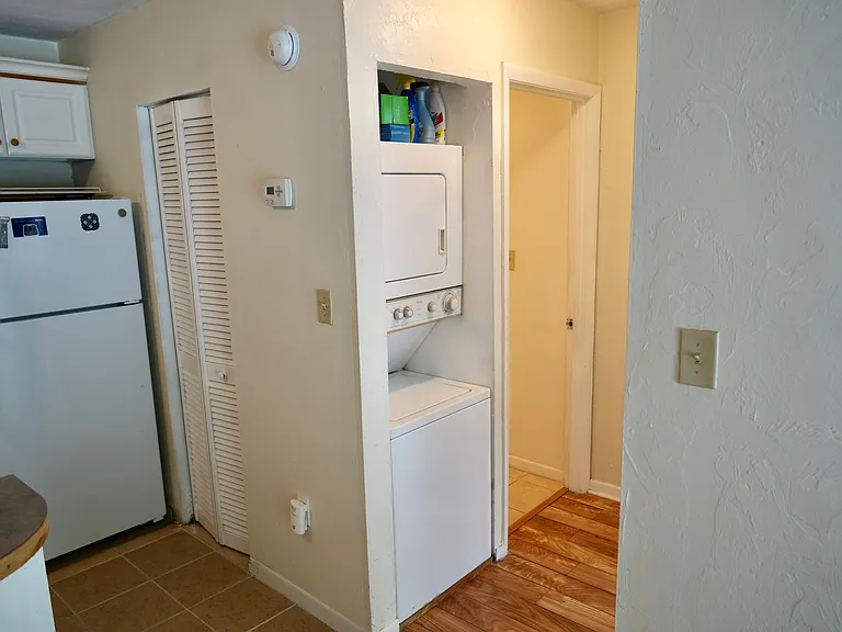 1035 SW 9th St #H21 — Photo 12