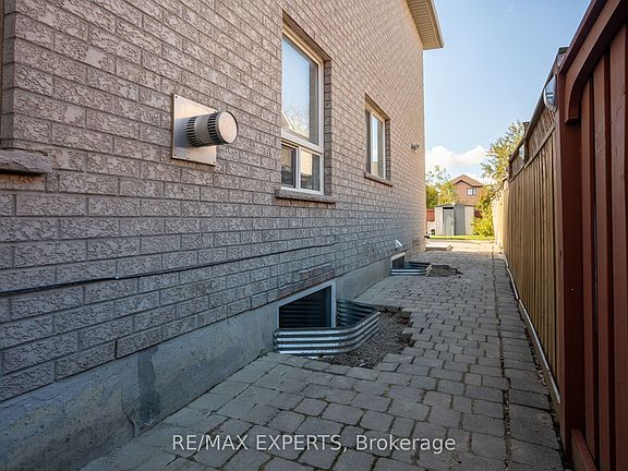 3rd image of 10 Blue Diamond Ter