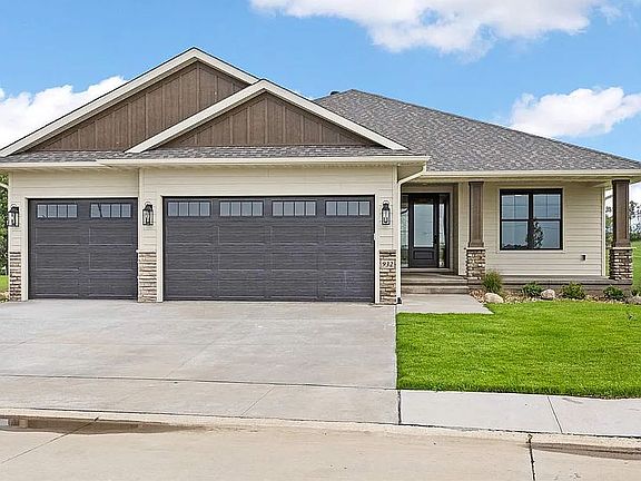 2nd image of 932 Long Dr