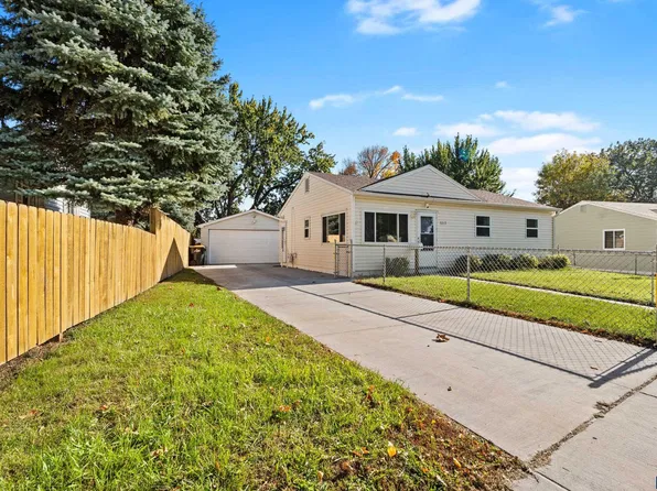 3213 E 20th St, Sioux Falls, SD 57103