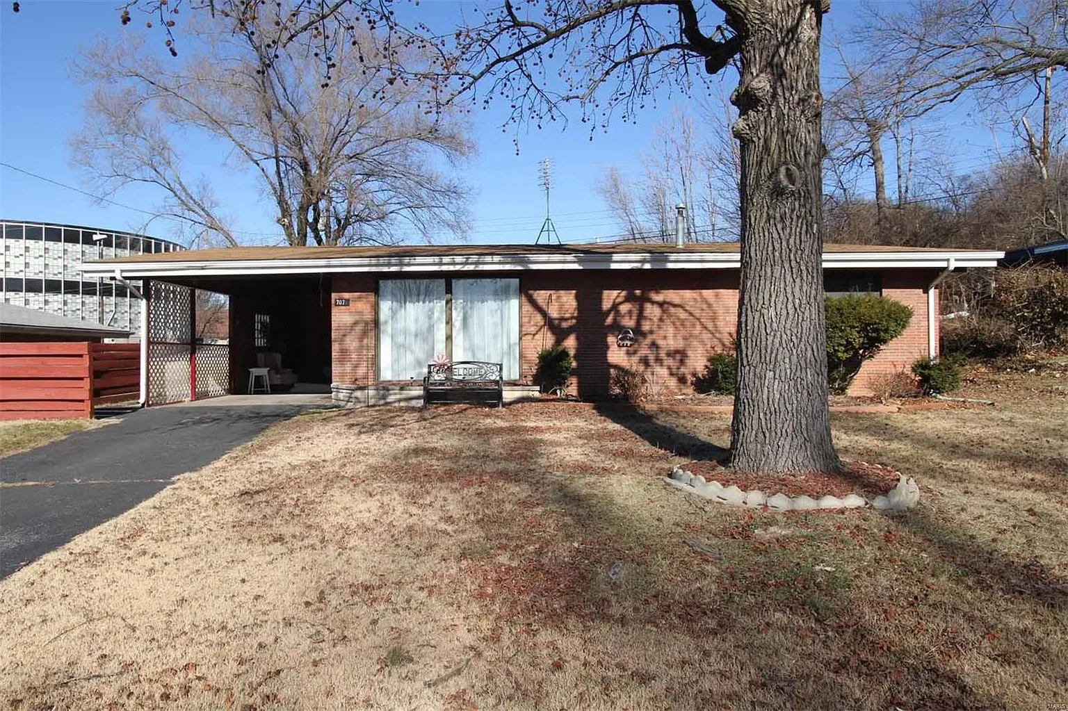 707 Ridgeway photo 1