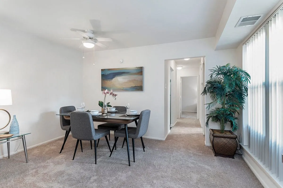 Berkdale Apartments — Photo 4