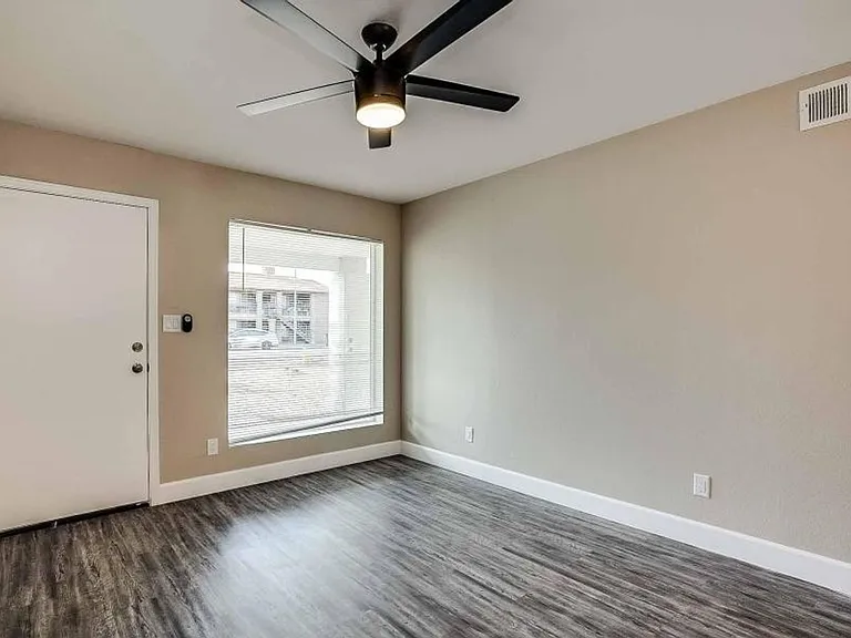 318 E Vine Cir — Photo 13