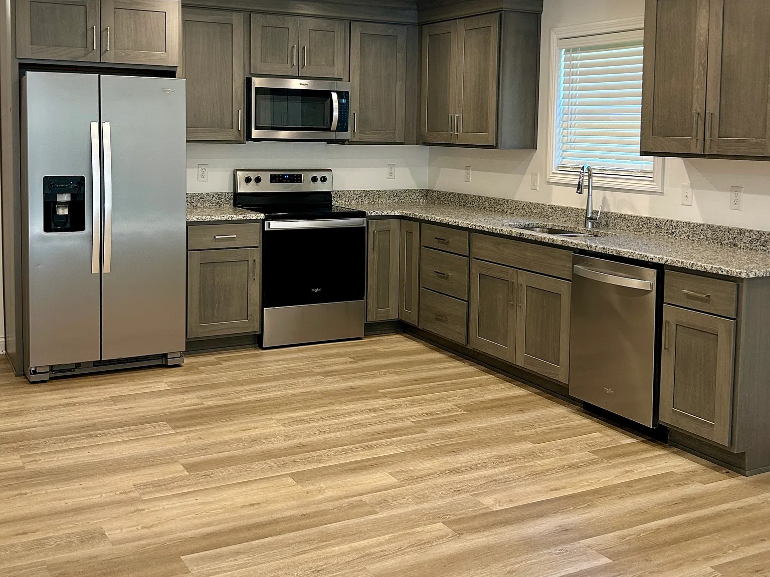 2 bed, 1100 sqft, $1,500 — Photo 3