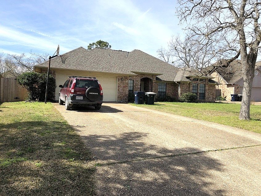 1st image of 1006 Oakhaven Cir